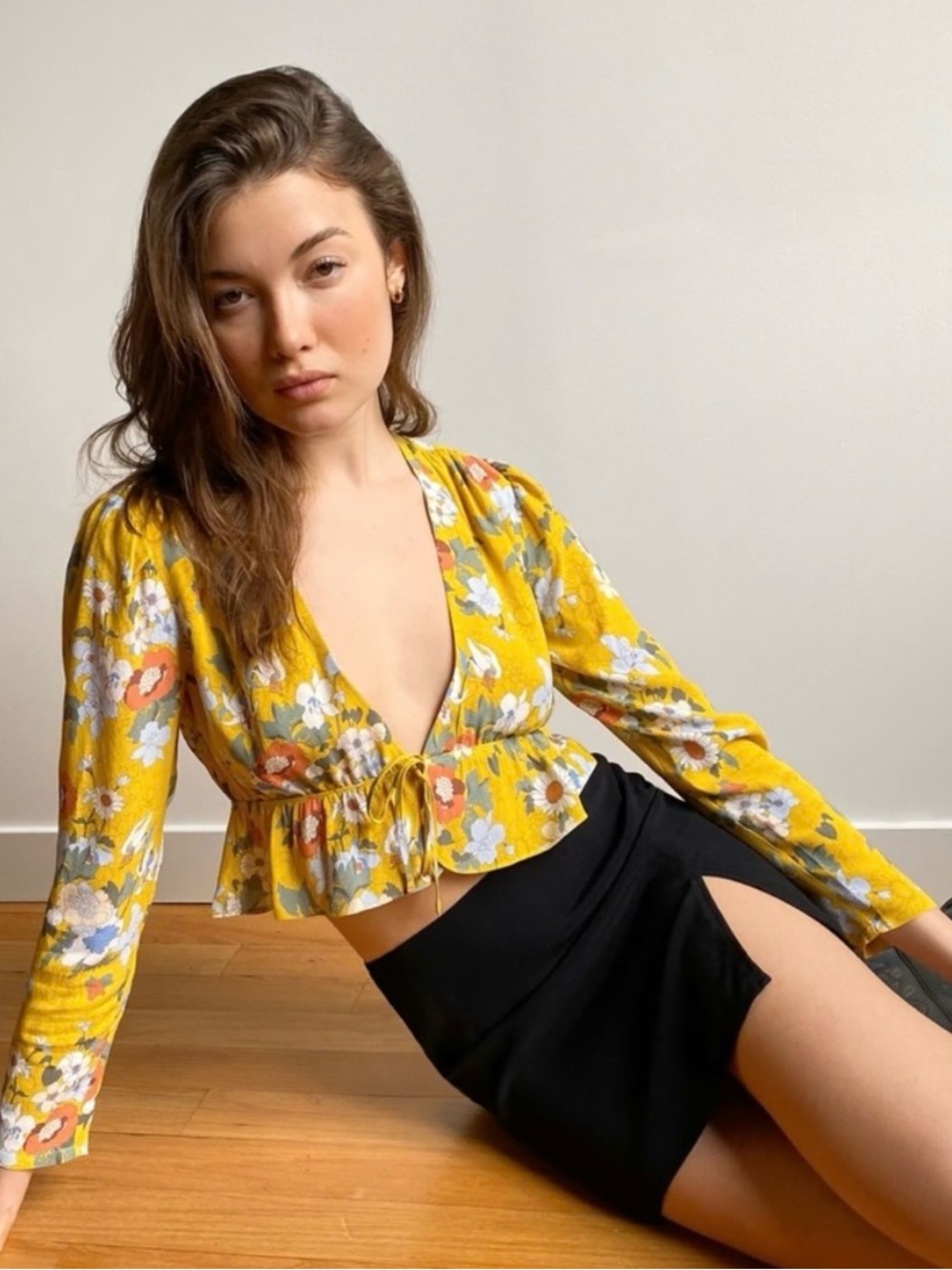 Aritzia Sunday Best Yellow Floral tie Front Blouse M